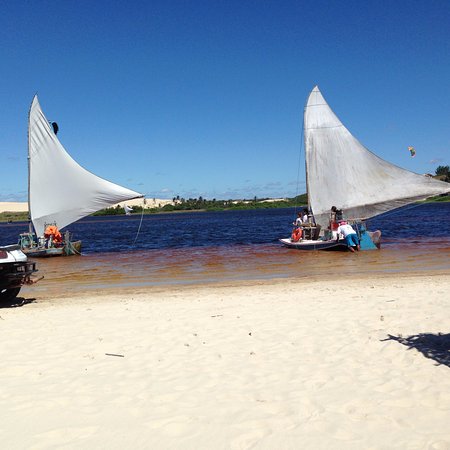 Passeio de jangada no mar de Aquiraz